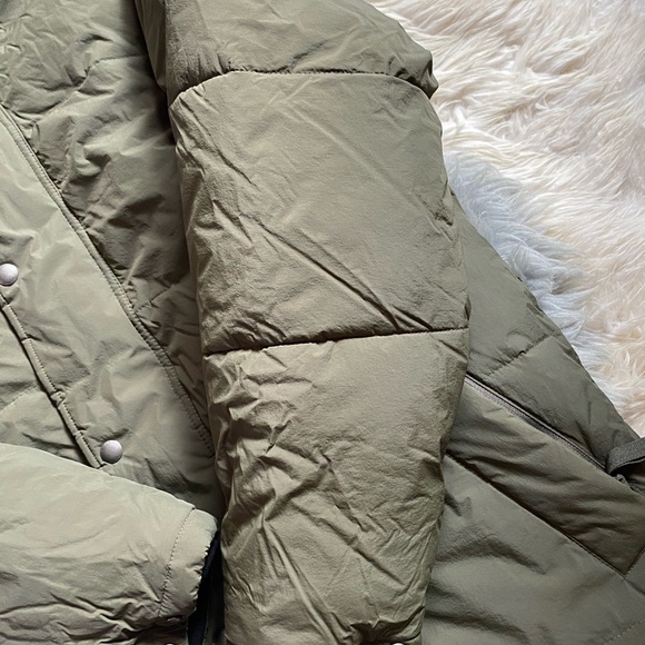 Abercrombie and Fitch Sleeping Bag Puffer - Picture 4 of 15